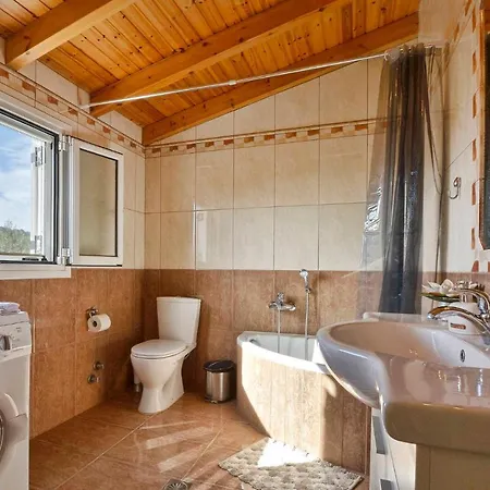 Irinis House Skripero Corfu بيت للعطل *
